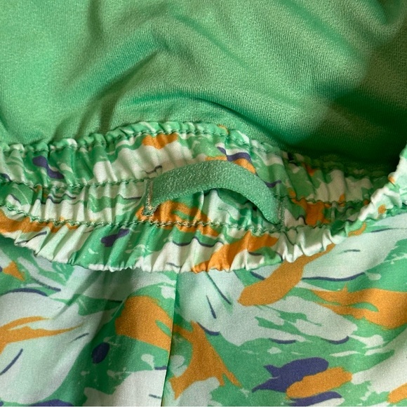 NWT - DSG Women's Mid rise stride run shorts with built in brief - Large - Picture 7 of 11